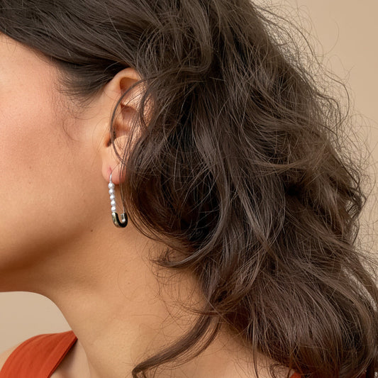 Boucles d’oreilles Pina Argento — Boucles d'oreilles en épingles en acier inoxydable et 5 perles nacrées en résine