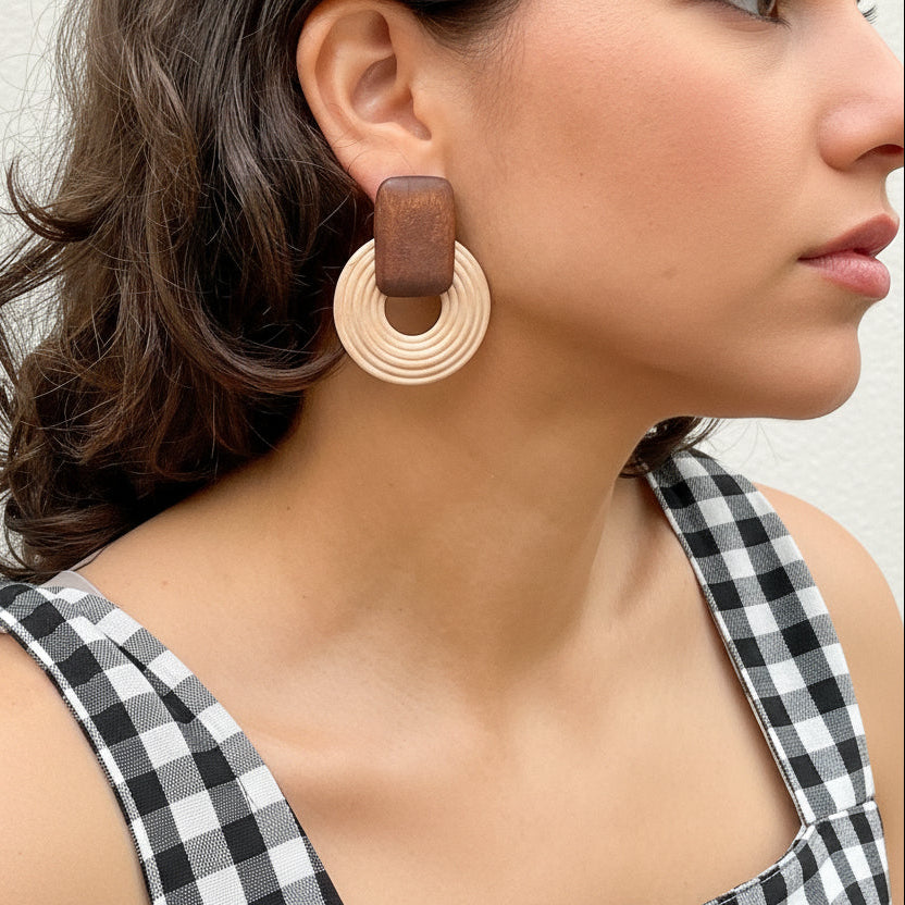 Boucles d’oreilles Boma — Boucles d'oreilles longues et pendantes en bois, très agréables à porter. Le rendu obtenu est m