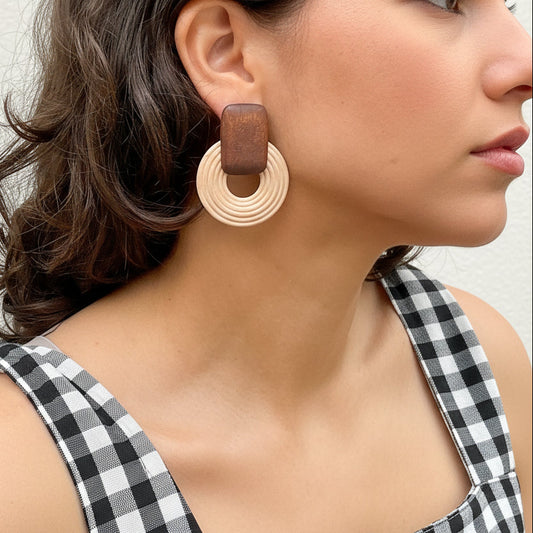Boucles d’oreilles Boma — Boucles d'oreilles longues et pendantes en bois, très agréables à porter. Le rendu obtenu est m